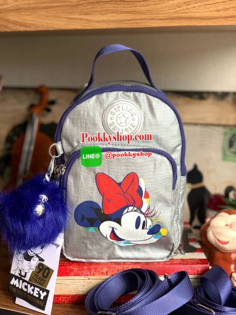 Kipling BRight Disney's Minnie Mouse And Mickey Mouse รุ่น Mini Backpack เป็นได้ทั้งทรงcrossbody และmini Backpack พร้อมสายสะพาย2เส้น ปรับฟรีไซส์ได้ สามารถน้ำหนักเบา วัสดุ100% Polyamide ดีเทลน่ารักๆจากบรรดามิคกี้และมินนี่ที่มาวาดลวดลายลงบนกระเป๋าให้ดู