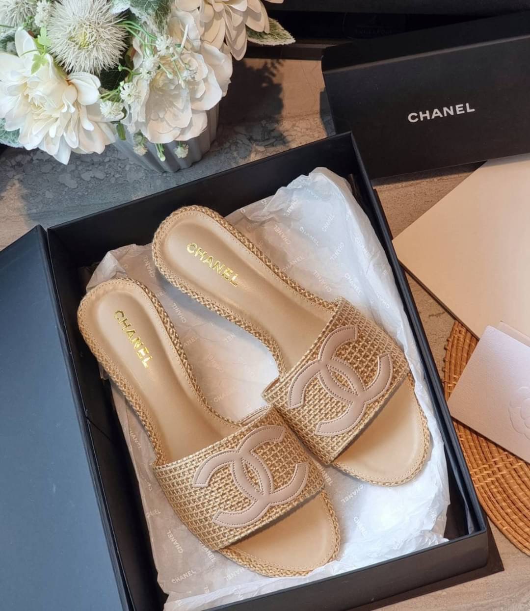 🌟งานเข้าใหม่จร้า🌟 แบบเข้าใหม่ รองเท้าส้นตัน Chanel เย็บโลโก้CC สวยมากคะ พื้นปั้มแบรนด์