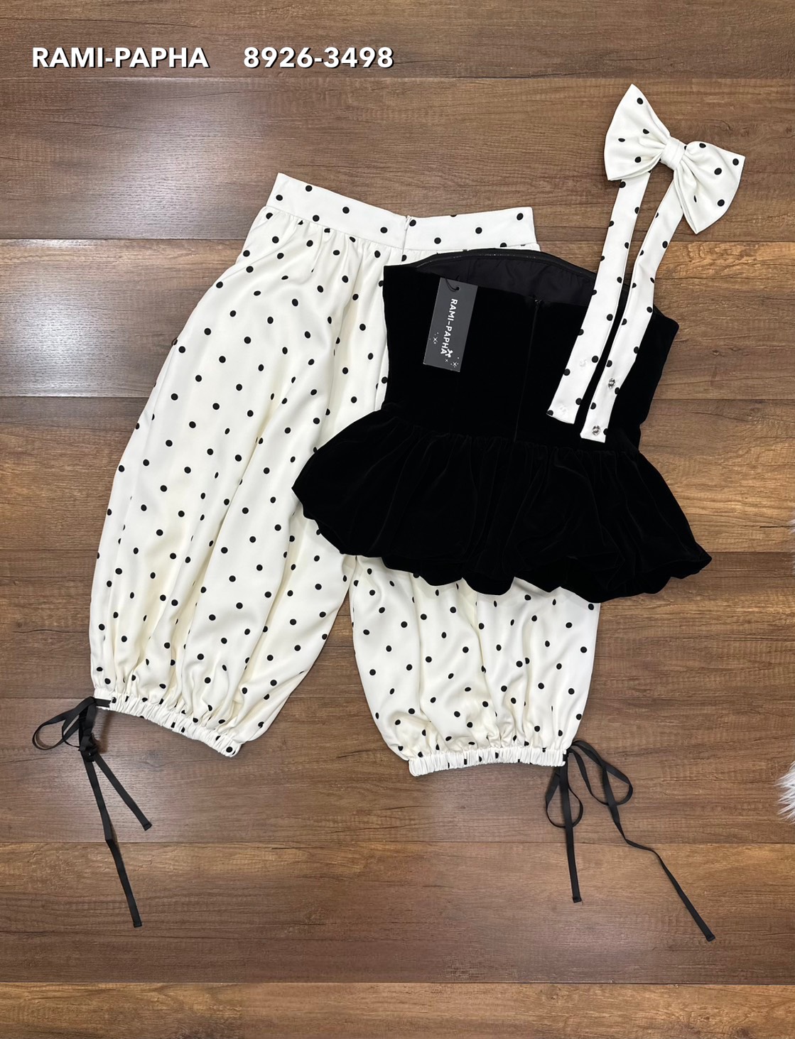 ชุดเซทแฟชั่น เสื้อเกาะอกดีไซน์เก๋ เนื้อผ้ากำมะหยี่สีดำอย่างดี อกมีฟองน้ำจัดให้ทรงสวย