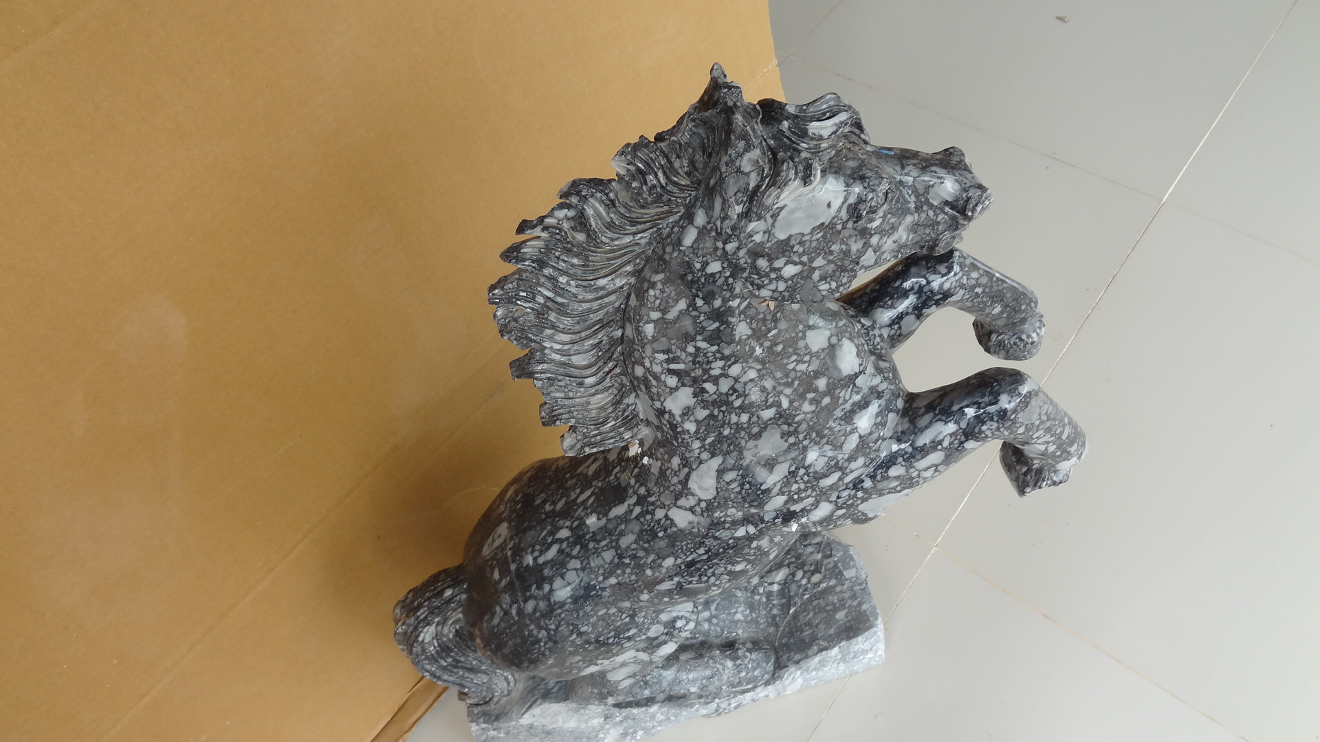 ม้าดำพยศ หินอ่อนแกะสลักขนาด สูง 70 กว้าง 55 เซนติเมตร (1 คู่ )