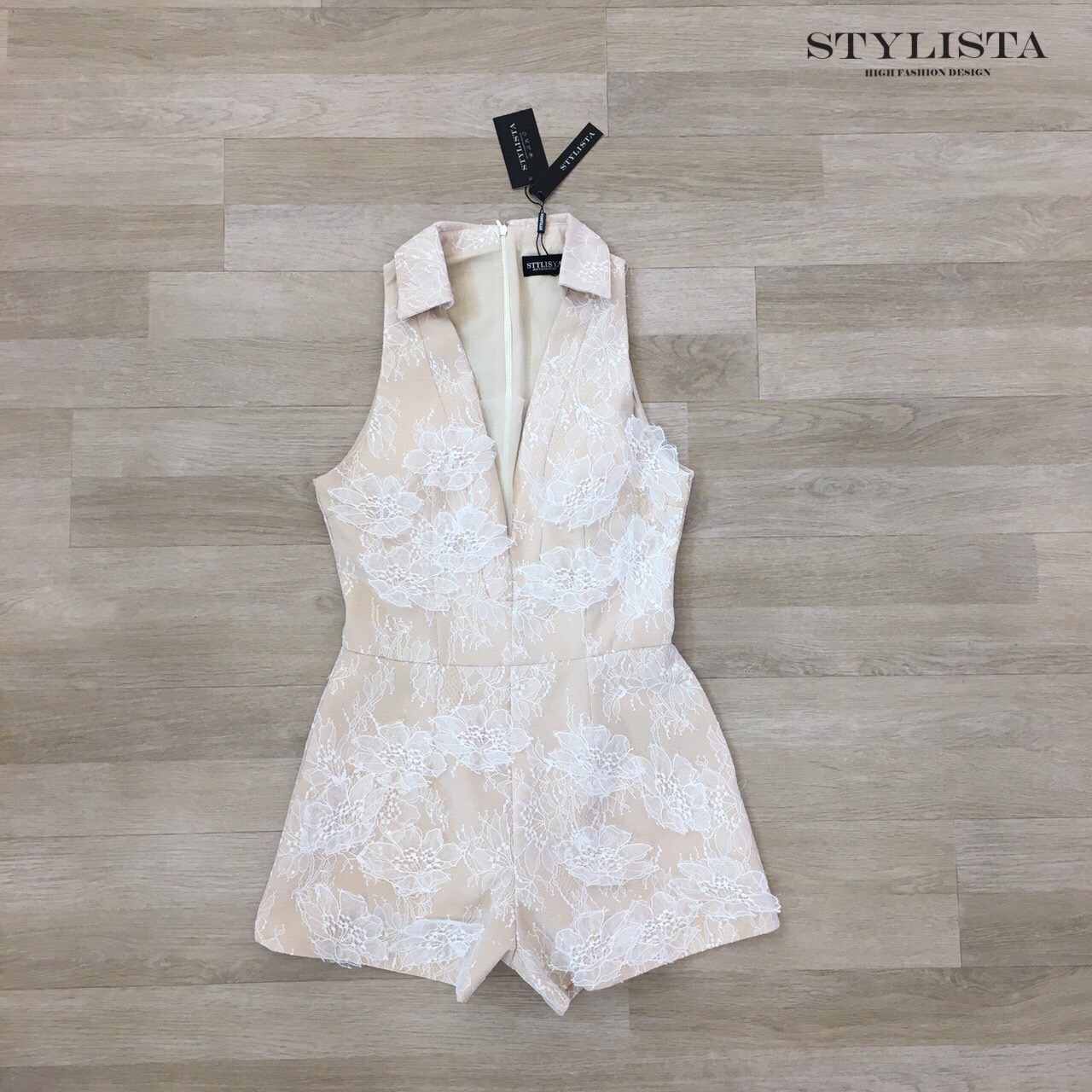 จั๊มสูทแฟชั่น จั้มสูทลูกไม้สีครีม – สไตล์หรูหรา หวานปนเซ็กซี่ที่ควรมีติดตู้!