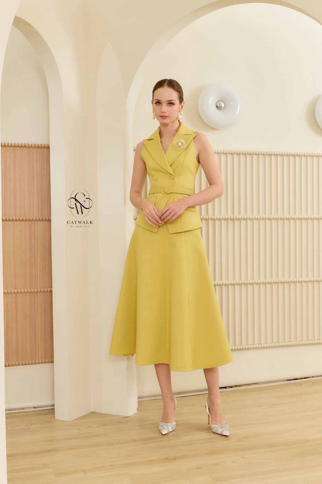 ชุดเซทแฟชั่น เซตสูทแขนกุดเข็มขัด+กระโปรงทรงย้วย เนื้อผ้าเกรดเอ ผ้าทอมีลายในตัว