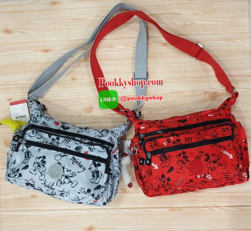 พร้อมส่ง KIPLING CROSSBODY BAG กระเป๋าสะพายพิมพ์ลายมิกกี้สีสันสดใส จุดเด่นมีช่องซิปหลายช่อง จุของได้เยอะและเป็นสัดส่วน มาพร้อมกับสายสะพายที่สามารถปรับระดับได้ จะสะพายข้างหรือสะพายแบบเฉียงก็ดูดีนะคะ รุ่นนี้ขอแนะนำเลยค่าาา