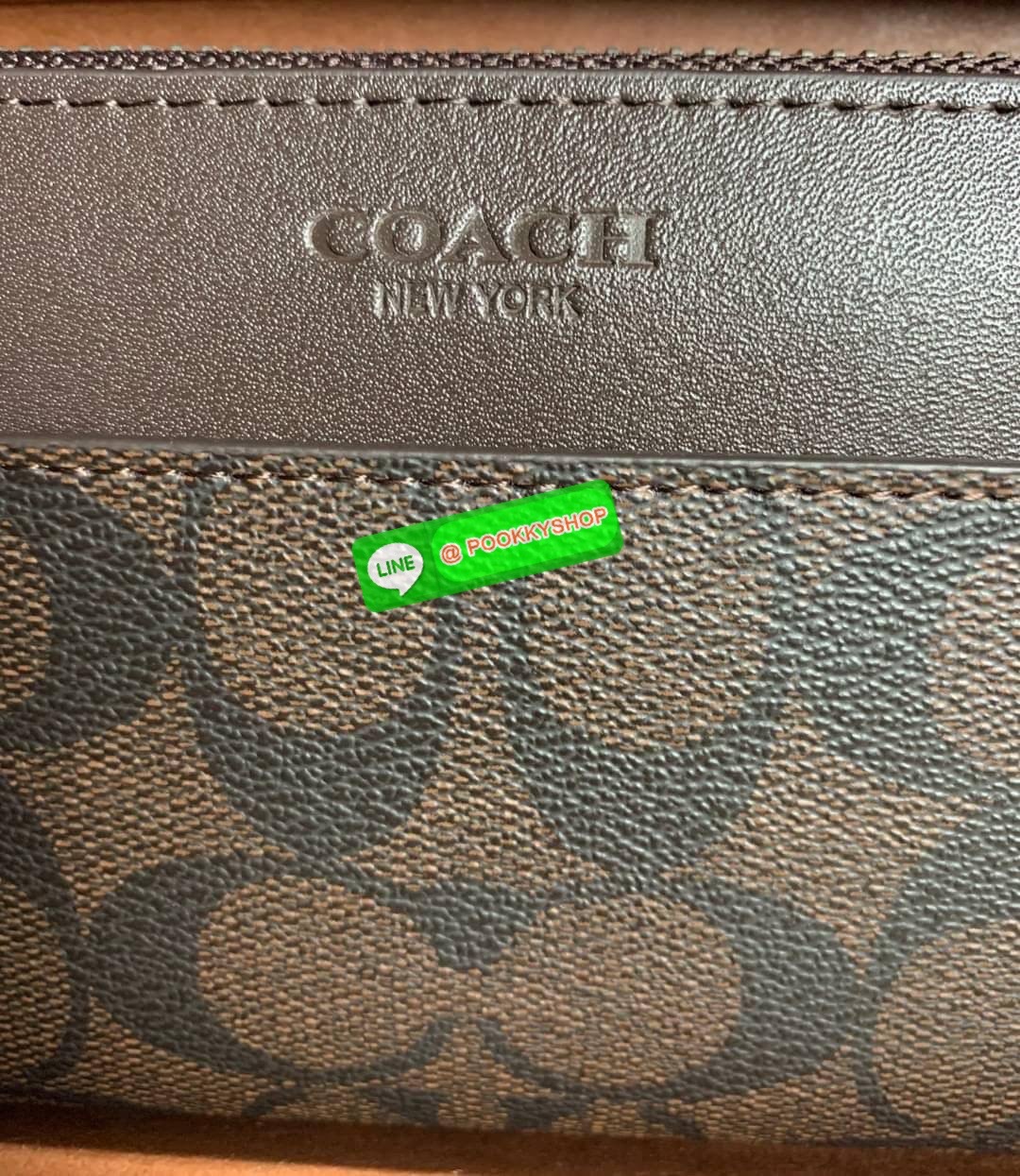 COACH ACCORDION ZIP WALLET IN SIGNATURE CANVAS กระเป๋าสตางค์ใบยาว ซิปรอบ ใช้งานง่าย ด้วยฟังค์ชั้น ด้านใน ใส่บัตรได้จุใจ มีช่องซิปใส่เหรียญตรงกลาง โดนใจหลายๆคนไปเรียบร้อยและคลาสสิค เรียบหรูดูแพงตลอดกาล ยกให้รุ่นนี้เลย