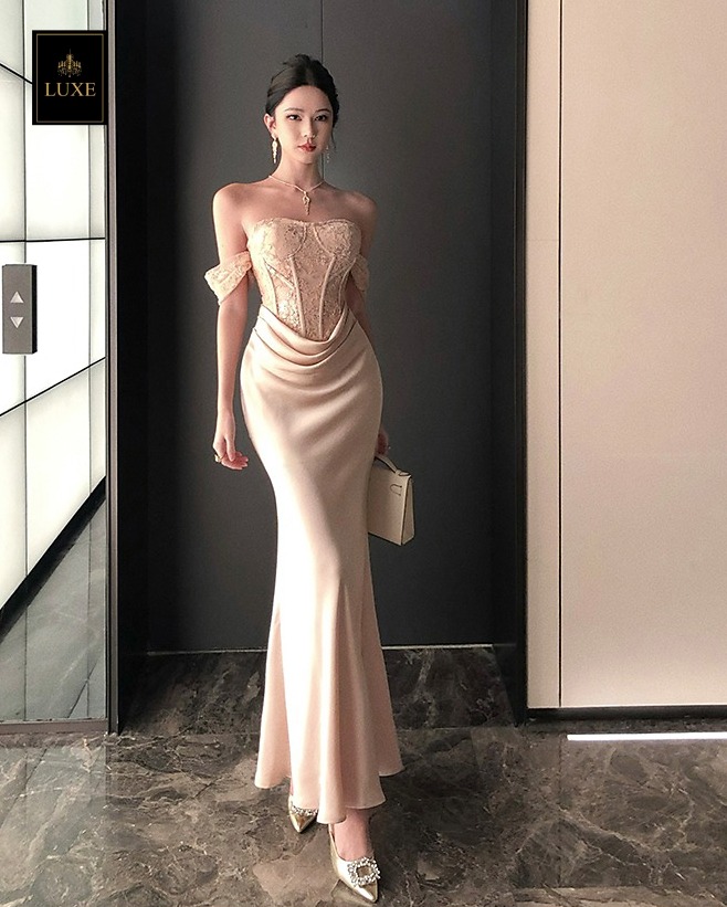 เดรสแฟชั่น เดรสเสื้อเกาะอกผ้าลูกไม้โครเชต์ แต่งผ้าคล้องแขน ผ้านุ่ม ยืดหยุ่นเล็กน้อย