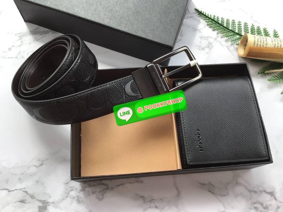 COACH Short Wallet with Belt Set Signature เซทสุดคุ้มค่ะได้ทั้งเข็มขัดและกระเป๋าสตางค์แบบพับ 2 ตอนมีช่องใส่รูปใส่บัตรใส่ธนบัตรแยกเป็นสัดส่วนเหมือนกระเป๋าสตางค์ใบยาวคุณภาพดีตามแบบฉบับของแบรนด์ มาในกล่องแบรนด์สามารถมอบเป็นของขวัญได้ ไอเท็ม Must Have ใครไม่ท