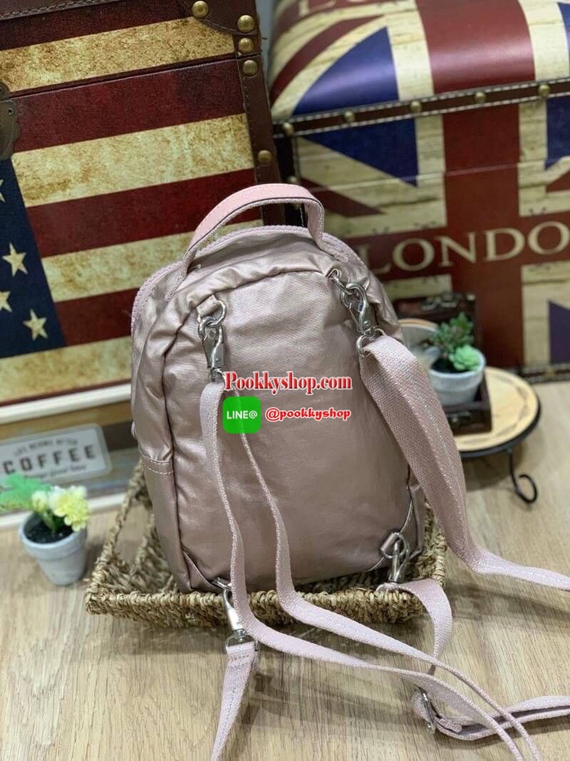 Kipling alber solid Convertible mini backpack (HD7349) กระเป๋าเป้ขนาดมินิ สไตล์3in1 ที่สามารถถือ/สะพายข้างหรือเป็นเป้ก็ได้ มีช่องซิปใช้งาน2ช่อง ภายในแบ่งเป็นช่องเล็กใส่ของจุกจิก ด้านหน้าเพิ่มช่องเล็กเปิดปิดด้วยกระดุมแม่เหล็ก มาพร้อมพวงกุญแจลิงขนปุกปุยและส