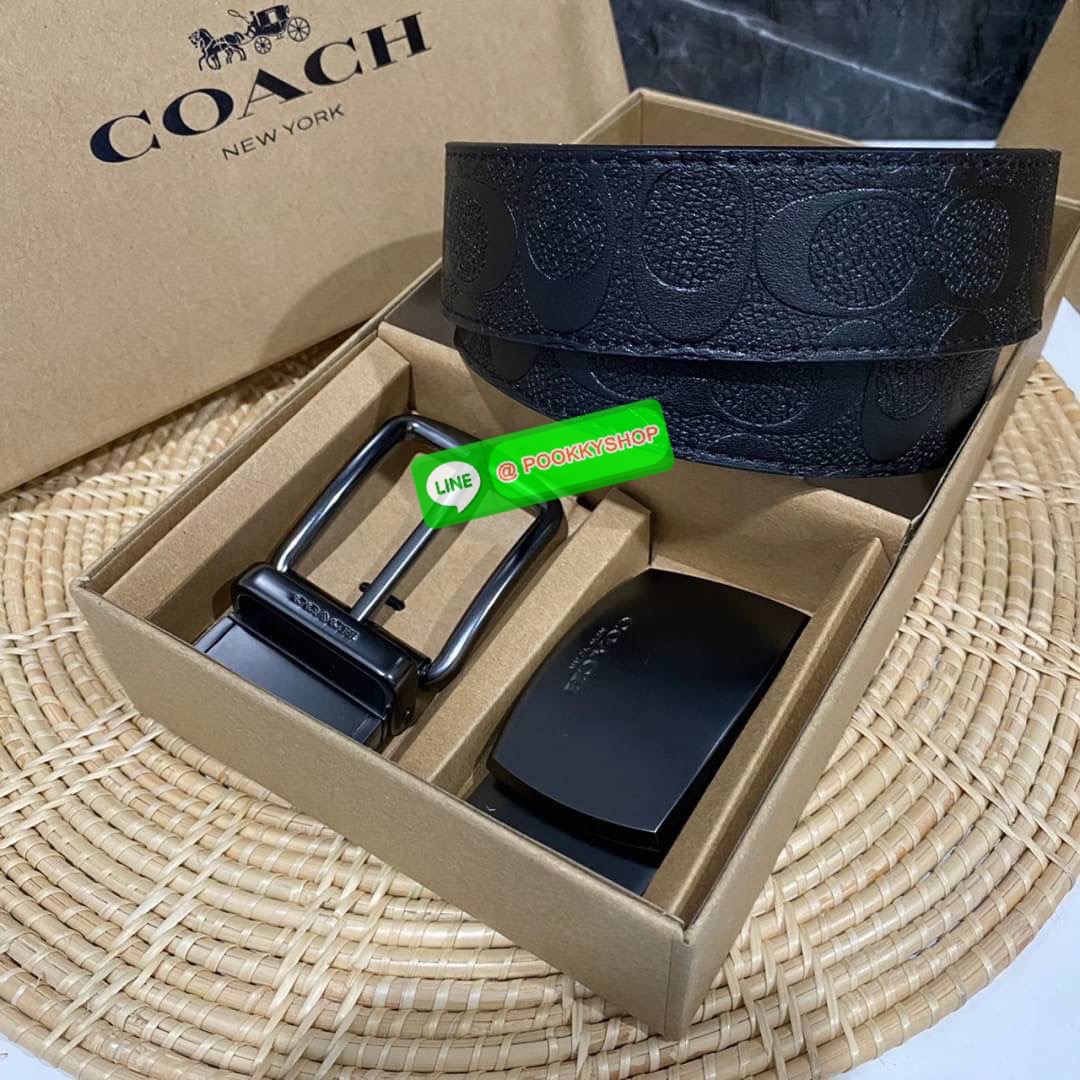 Coach Men’s Belt Double Buckle Double Sided Box Set Belt For Gift Coach Set เข็มขัดสำหรับผู้ชาย ภายในเซทมีสายเข็มขัด วัสดุ PVC 1 เส้น และ หัวเข็มขัด 2 แบบ2สไตล์ หัวเข็มขัดปั้มแบรนด์ รุ่นนี้สามารถหมุนกลับด้านสลับใช้งานง่ายทั้ง2ด้าน สายเข็มขัดปรับระดับได้เจ