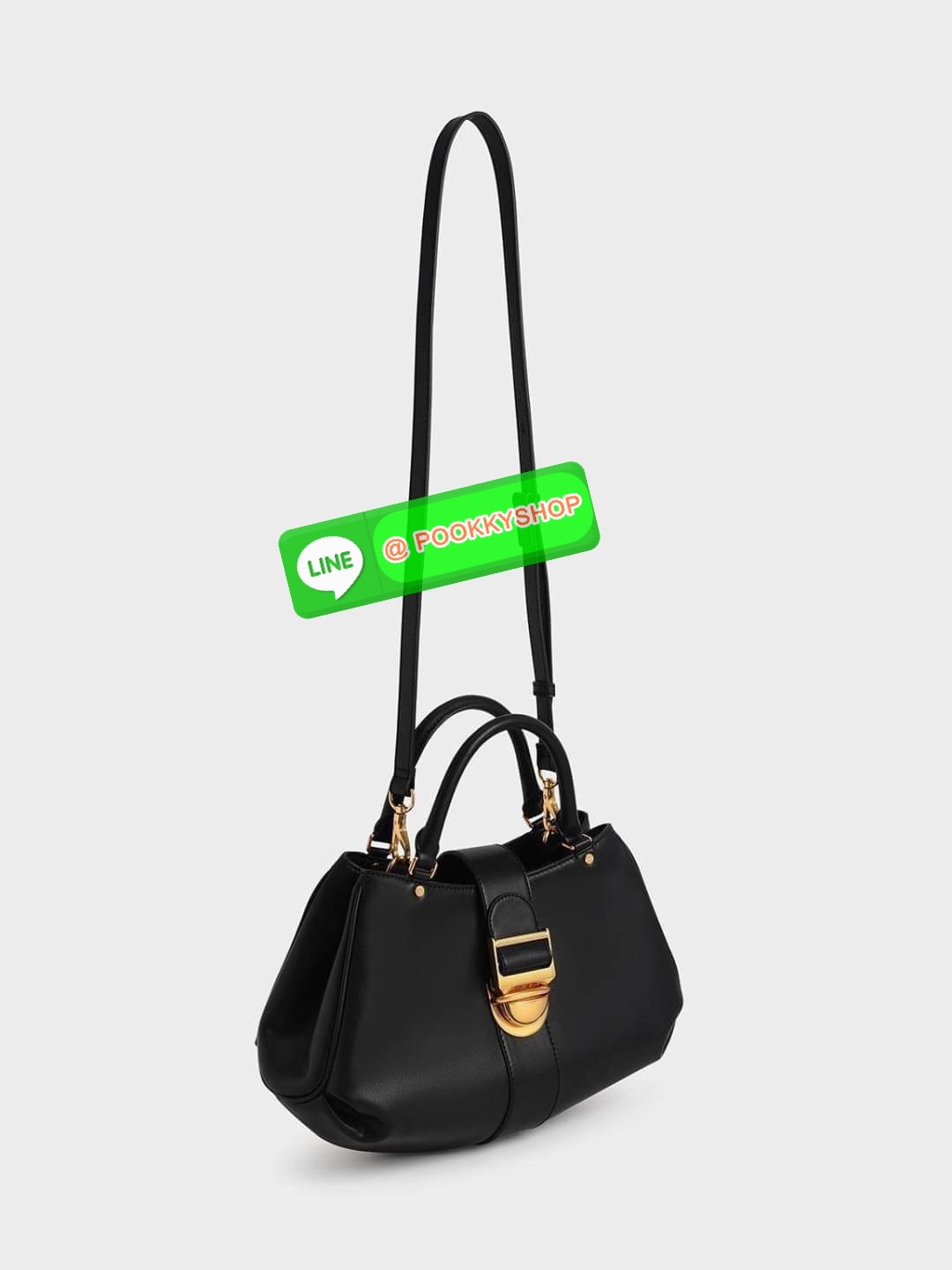 Charles & Keith Buckled Tote Bag กระเป๋าถือทรงเก๋สะดุดตาตกแต่งสายคาดพร้อมหัวเข็มขัดให้กระเป๋าดูโดดเด่นทันสมัย วัสดุหนังเรียบ หูหิ้วกระเป๋าสามารถพับได้ เปิดปิดแบบตัวเข็มขัดด้านหน้า ด้านในกว้าง พกพาของใช้จำเป็นได้อย่างครบถ้วน เช่น กระเป๋าเงินใบยาว โทรศัพท์