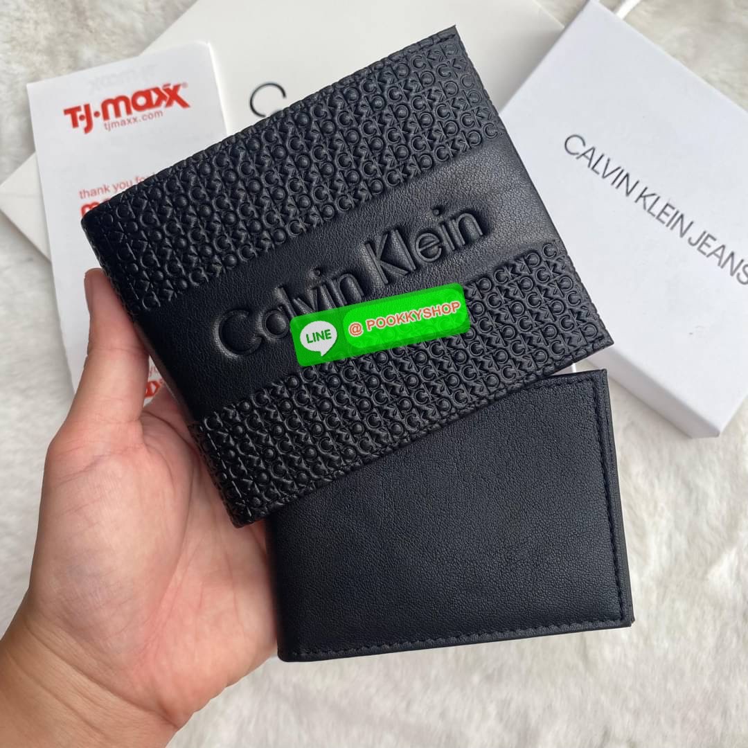 Calvin Klein leather wallet with credit card fold set กระเป๋าสตางค์ใบสั้น และ ที่ใส่บัตรย่อย สุดคุ้มมอบให้เป็นของขวัญหรือใช้เองก็แนะนำค่ะ set นี้มาเท่าไรก็หมดคะ รีบจับจองนะคะ มาพร้อมถุงกระดาษแบรนด์ด้วยนะคะ