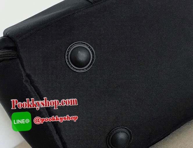 MUST HAVE! FILA LARGE TRAVEL BAG แบรนด์สัญชาติอิตาลีที่มีประวัติยาวนานกว่า 100 ปีมาแรงที่สุดในเกาหลีและไทยดีไซน์ Unisex ใช้ได้ทั้งชายหญิง ใบใหญ่จุใจ น้ำหนักเบา วัสดุ Nylon&Polyester100% กันน้ำ ด้านหน้ามีโล้โก้และช่องซิป เปิดปิดด้วยซิปสะดวกใช้ มีช่องใส่รอง