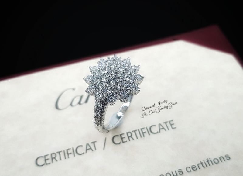 Super Hi-End Quality !!!!!!! Chopard Ring แหวนเพชรแบรนด์โชพาร์ด จิวเวอรี่ระดับโลก ประดับด้วยเพชรสวิสคัดเกรดอย่างดีค่ะ งานสวยเลอค่ามากๆ เพชรใสมากๆๆๆ เล่นไฟดีเว่อร์ๆ ตัวเรือนสีเงิน ชุบทองคำขาว ใส่ออกมาเหมือนของแท้มากที่สุดแล้วค่ะ ด้านในแสตมป์ลึก Chopard ซื้