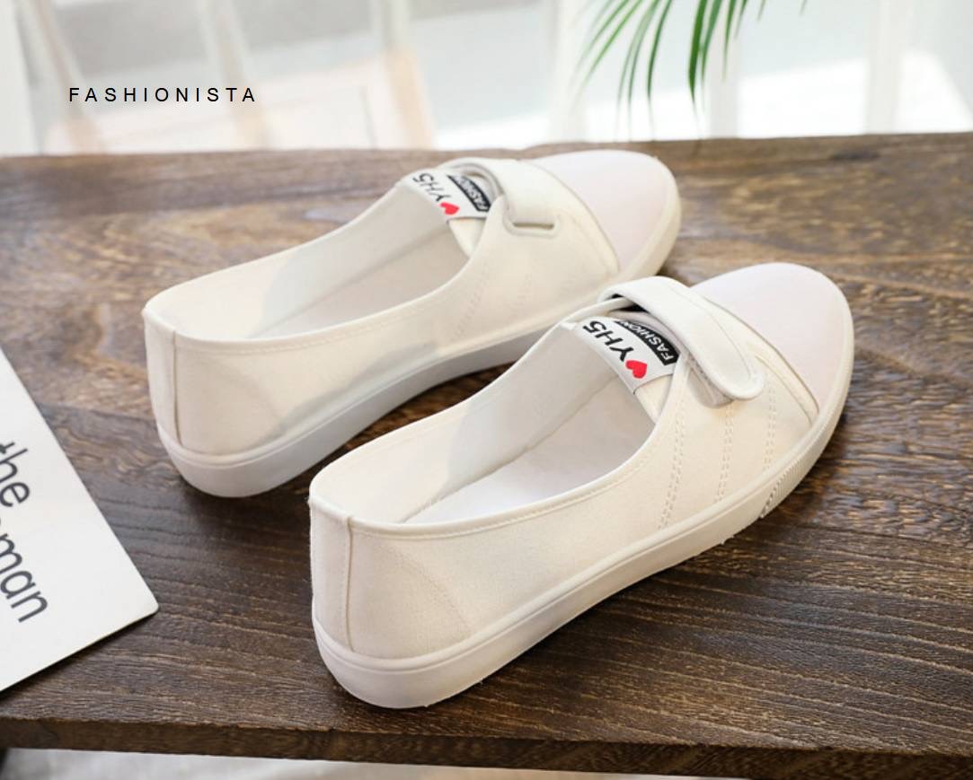 สดใส น่าร๊ากก มีสไตล์ Restock พร้อมส่งเลยจ้า รองเท้าผ้าใบแบบสวม ดีไซน์เรียบๆเก๋ๆ วัสดุผ้าแคนวาสเนื้อนุ่ม ใส่สบาย คล่องตัวไม่มีสายคาดเมจิกเทปด้านหน้า เพิ่มความเก๋แค่ลอกๆแปะๆไม่ต้องผูกเชือก แมชชุดไหนก็เก๋ ดู Chic & Cool มั่กๆ พื้นยาง 1.5 c.m. เหนียวหนึบยึดเ