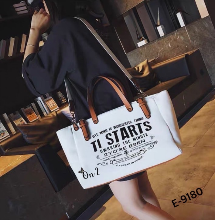 กระเป๋าสะพาย Shopping มาใหม่ หน้าพิมพ์ตัวอักษรภาษาอังกฤษ สายถือแต่งหนัง มาพร้อมสายสะพายยาว