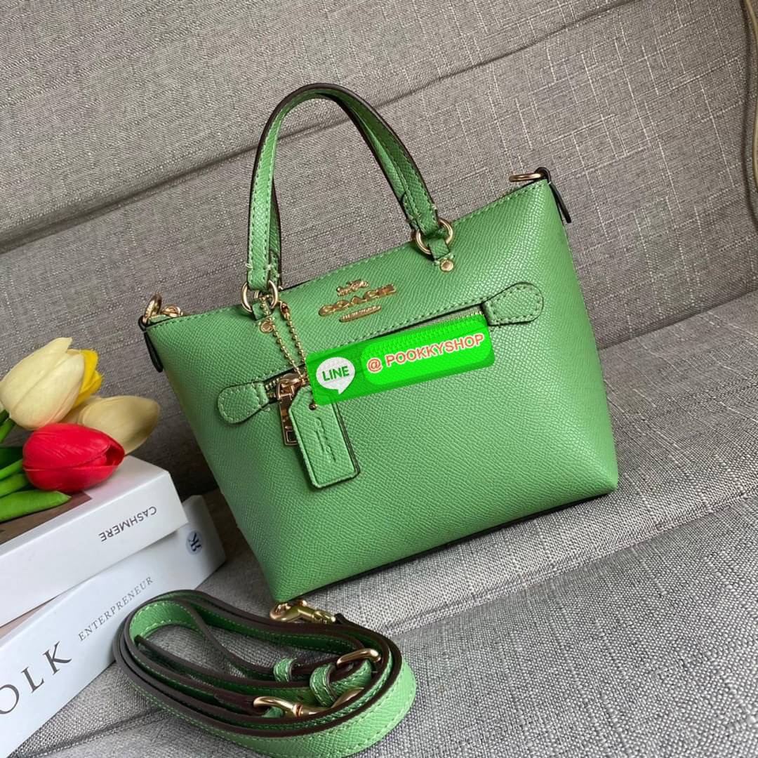 Coach Mini Gallery Crossbody With Stripe Heart Print (coach ca793) กระเป๋าสะพายข้าง เทรนรุ่นเล็กมาแรงวัสดุหนังแท้ทั้งใบ เปิดปิดด้วยซิป มีช่องใส่บัตรเครดิต 2 ช่อง ซับในผ้า สายสะพายถอดได้ สามารถสะพายข้างหรือสะพายไหล่ได้