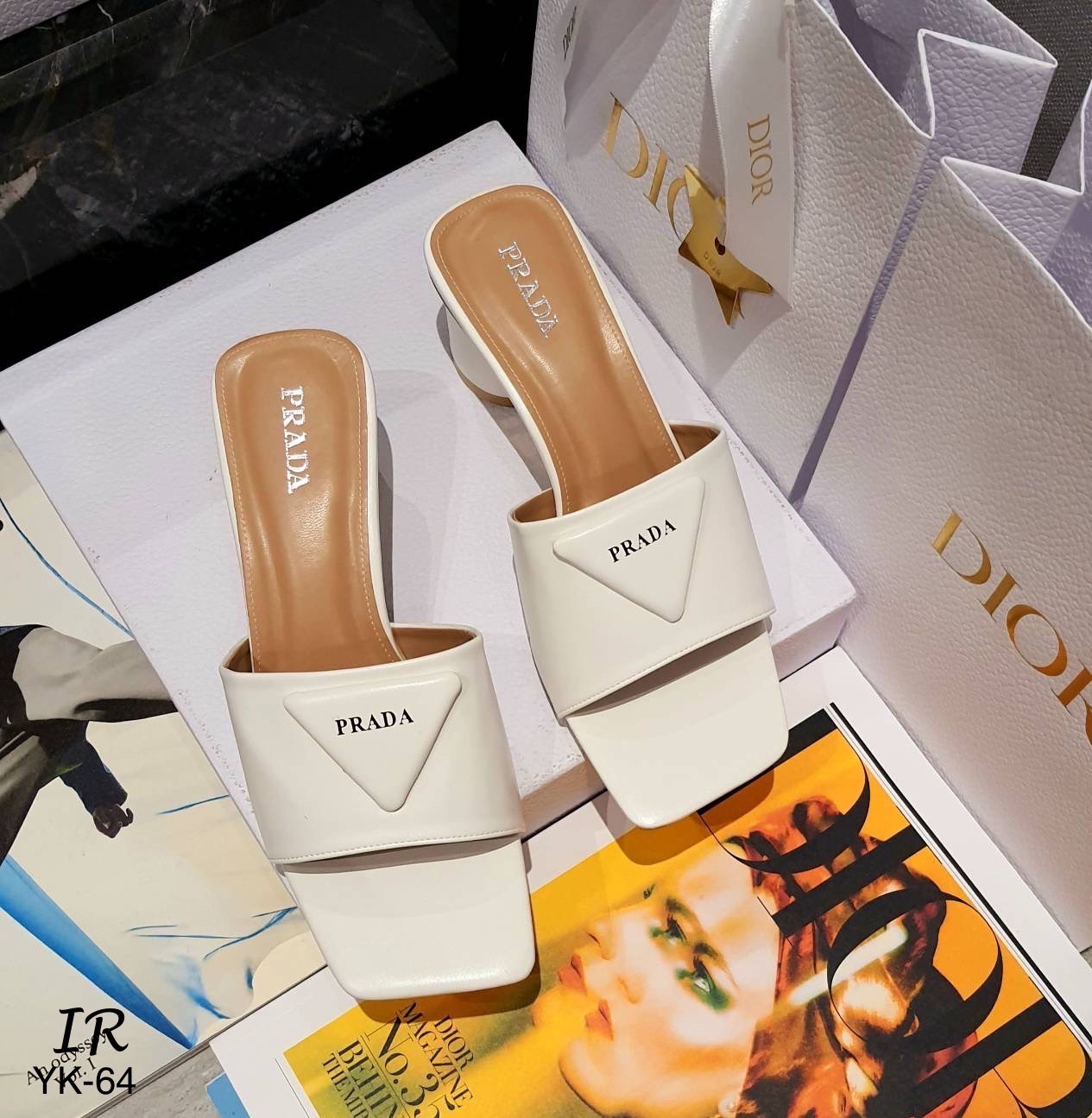 แบบขายดี!!! พร้อมส่ง Prada รุ่นใหม่ปังมากจ่ะแต่งโลโก้แบรนด์ พื้นหนางานดีเดินไม่เยกเยก ปั้มแบรนด์ ส้นกระบอกกบม 2.5 นิ้ว ใส่สวยมากค่าช่วงนี้