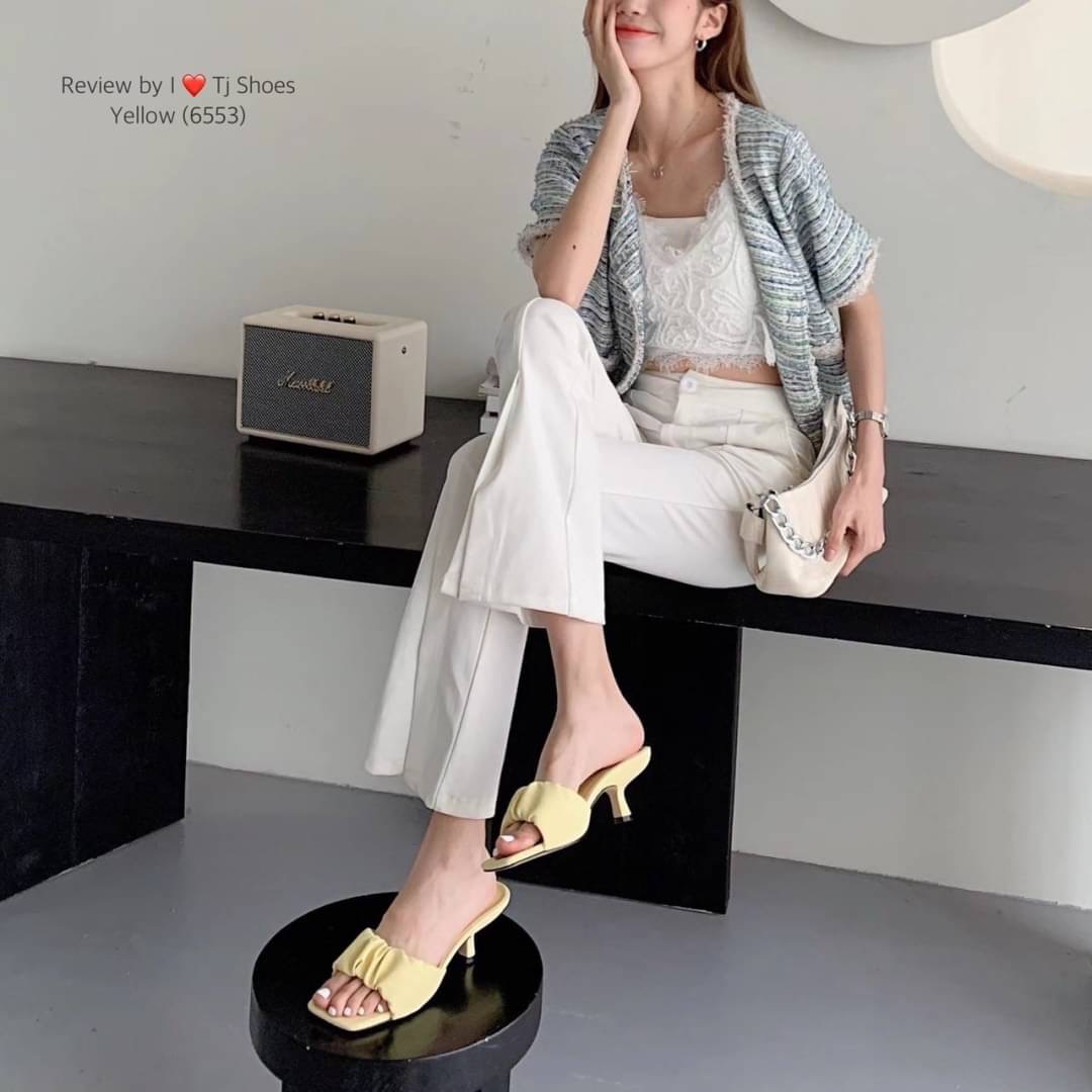 !!! พร้อมส่งรองเท้านำเข้าที่สวยเกร๋ขายดีสุดๆ !!! หนังรุ่นนี้นิ่มมากสวยมาก สวมใส่ง่าย เรียบหรูดูดี ใส่ได้เรื่อยๆ ไม่ตกเทรนด์ แมทกับชุดอะไรก้ดูเก๋ดูแพงมาก ควรมีไว้เป็นคู่โปรด ของจริงงานดีมากสวยมาก ตรงปกแน่นอน เพราะรูปถ่ายจากสินค้าจริง เป็นรุ่นที่แนะนำ รีบสั