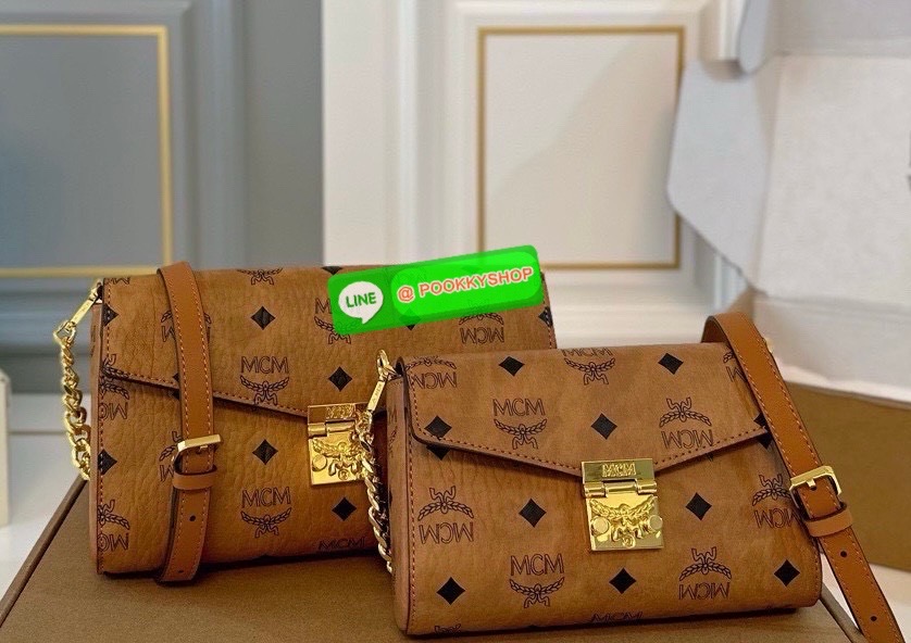 MCM Classic Style Large Chain Bag • กระเป๋าสะพายรุ่น Classic Chain Bag สไตล์หรูเหนือกาลเวลา • วัสดุ Visetos Coated Canvas ลายโมโนแกรมเอกลักษณ์ของ MCM • ฝาปิด Flap Closure พร้อมตัวล็อกโลหะสีทองประทับโลโก้ MCM สวยหรู