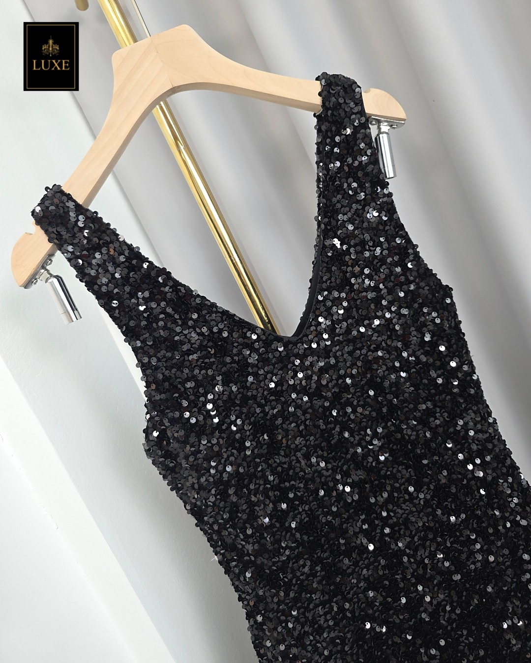 เดรสแฟชั่น เดรสเสื้อคอวีแขนกุด ทรงเข้ารูป