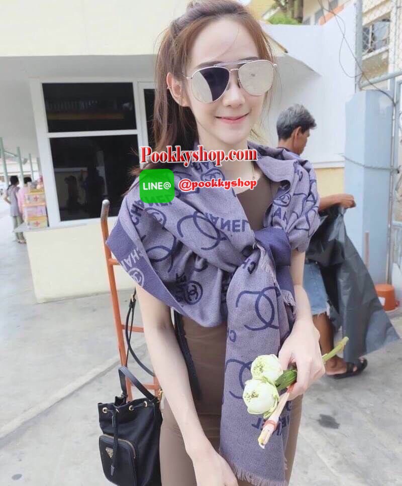 Restock รุ่นยอดนิยม! PRADA DRAWSTRING BAG WITH STRAP VIP GIFT WITH PURCHASE พรีเมี่ยมกิ้ฟจากต่างประเทศรุ่น Limited edition วัสดุ Nylon คุณภาพดีตามแบบฉบับแบรนด์ ด้านหน้าประดับโลโก้ เปิดปิดแบบหูรูด Drawstring มาพร้อมสายสะพายให้ถึง2แบบ ทั้งสายสั้นและสายยาวปร