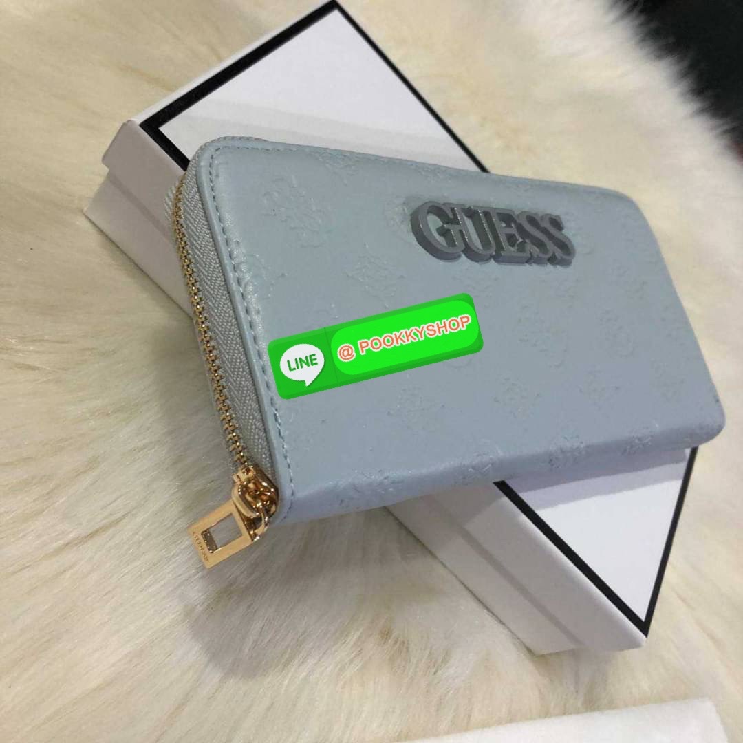 GUESS WOMEN'S LONG WALLET กระเป๋าสตางค์ใบยาว สวยมากค่ะ เปิดปิดด้วยซิป ด้านหน้าประดับโลโก้แบรนด์ ด้านหลังมีช่องซิป หัวซิปแบรนด์ทุกจุด ภายในมีช่องใส่ธนบัตรแบงก์พัน ช่องซิปกลางและช่องใส่บัตรหลายช่องสวยน่าใช้ทุกสีค่ะ มาพร้อมกล่องกระดาษแบรนด์และถุงผ้ามอบเ