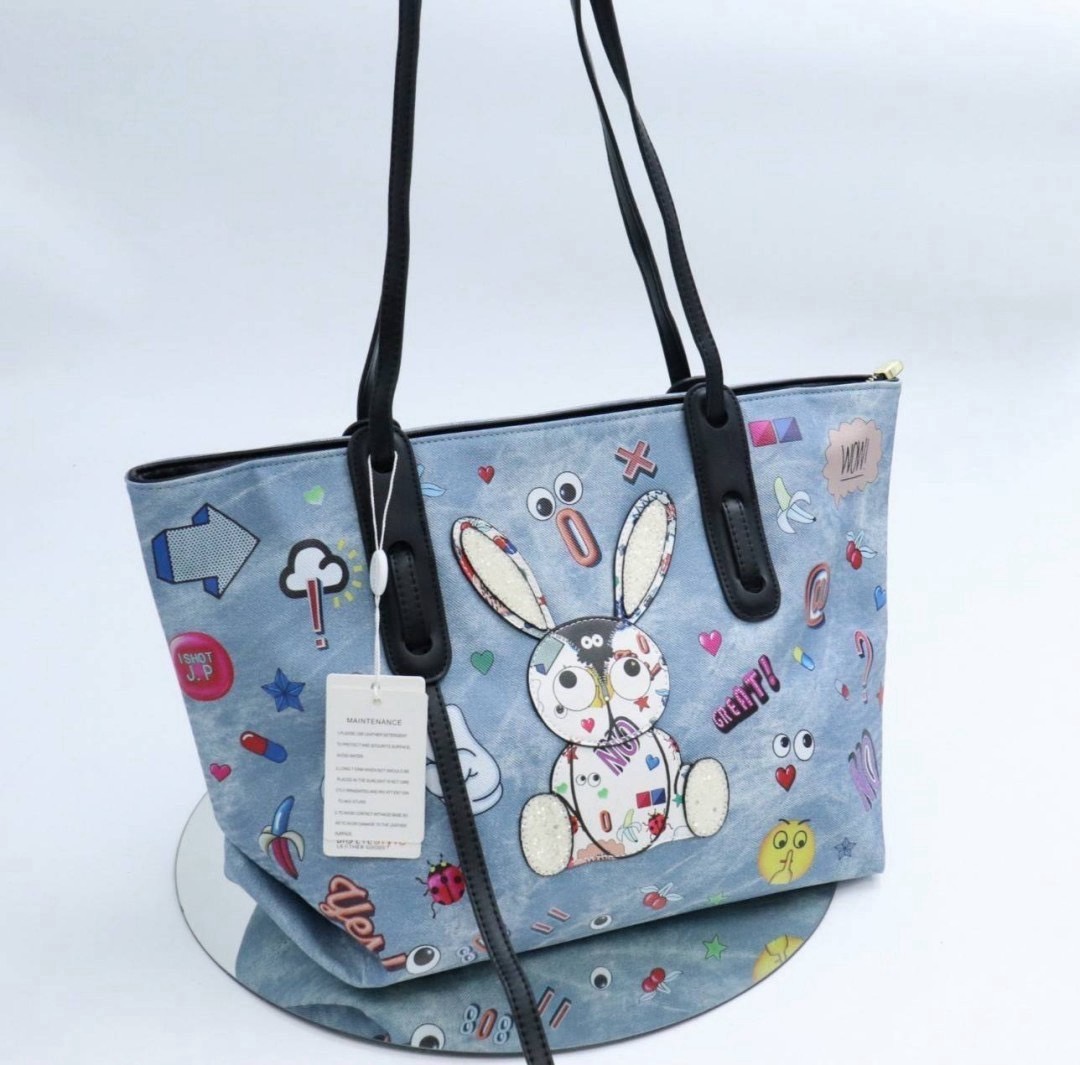 💥 EYE THE ME (sideways glance) เห็นแบรนด์ก้อต้องวางใจในแบบของเค้า น่ารักไม่เคยหยุด คุณภาพจัดเต็ม เย็บเนียบสวยไม่มีที่ติ ⚡️มีกระเป๋าใบลูก แยกสะพายได้