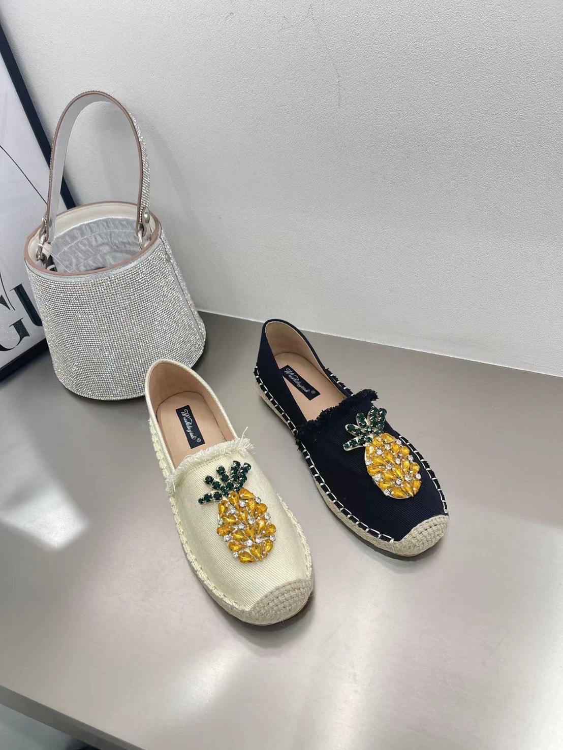 Shoe slip on รองเท้าBrand slip on งานสวยมาใหม่ รุ่นนี้ใส่สบาย ใส่แมตช์กับชุดง่าย สาวๆควรมีค่า💖