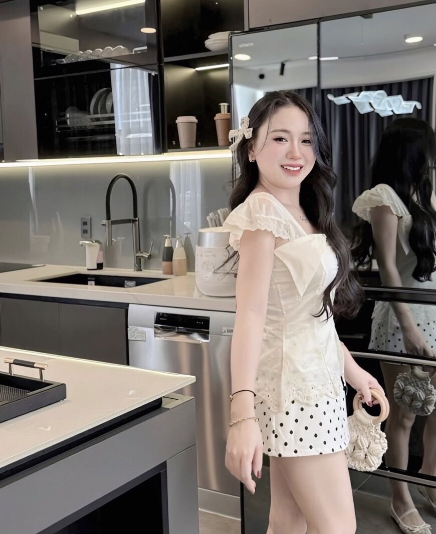 ชุดเซทแฟชั่น เสื้อผ้าฝ้ายเนื้อนุ่ม ปักลายดอกไม้ละเอียด พร้อมลูกไม้ระบายปลายเสื้อ