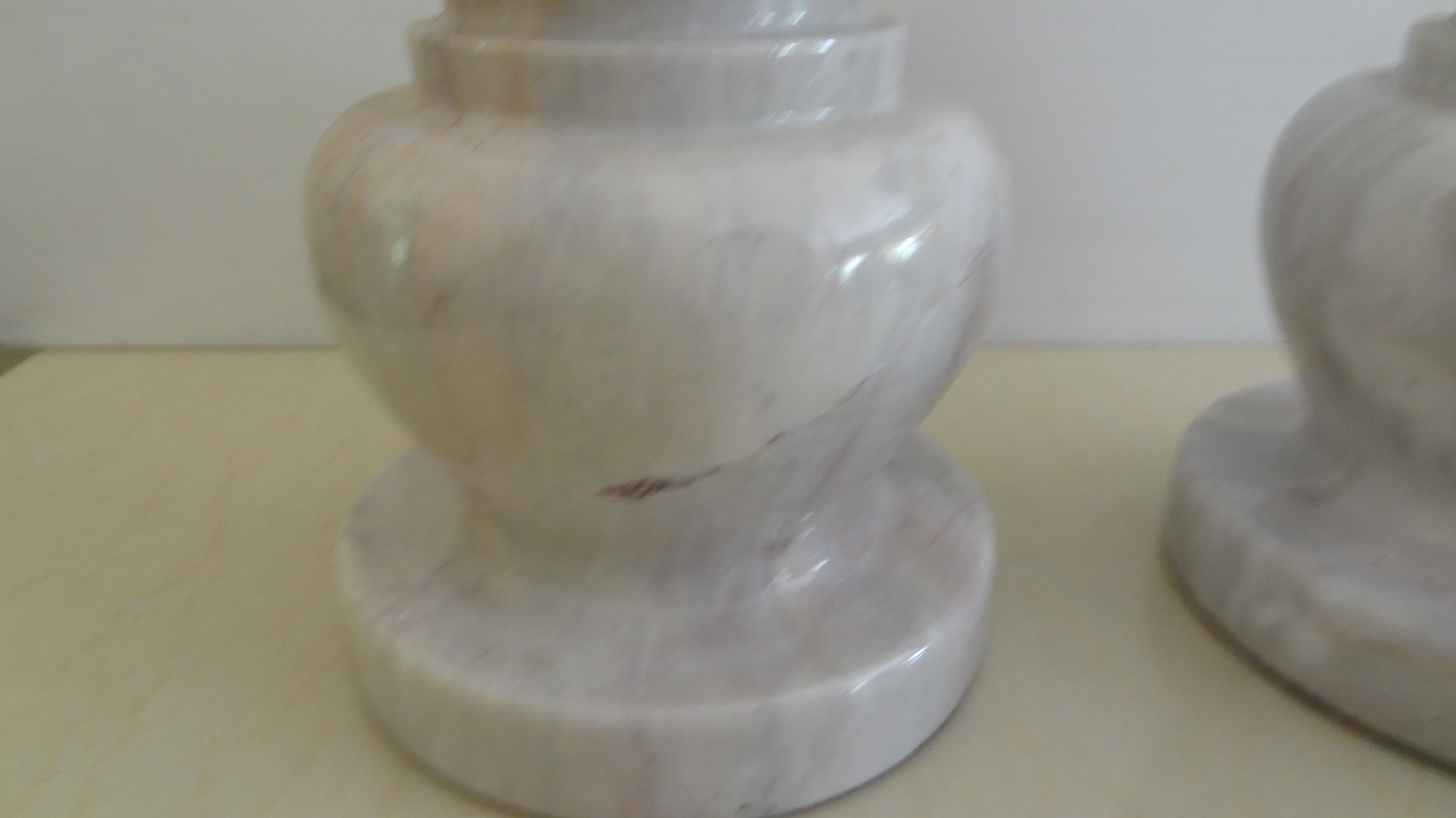 เชิงเทียน หินอ่อน ขนาดสูง 30 เซนติเมตร กว้าง 12 เซนติเมตร 1 คู่