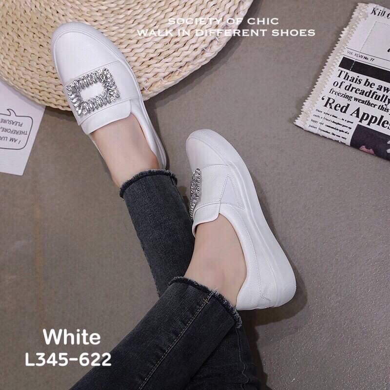 แบบขายดี‼️ รีพีทรอบที่ร้อย😅 ตอบโจทย์ได้ดีในวันที่ไม่อยากส้นสูง แต่ยังอยากดูกริบ เป๊ะปัง สไตล์เซเลป slipper งานใหม่สุดฮ็อต สวยชนชอป หนังนิ่ม แต่งอะไหล่เพชร เพิ่มความหรูดูแพงไปอีก พื้นนุ่มนิ่ม ให้ลุคคุณหนู สวยโดดเด่น ใส่ในเมือง หรือ เดินเล่นชิลๆก็เว