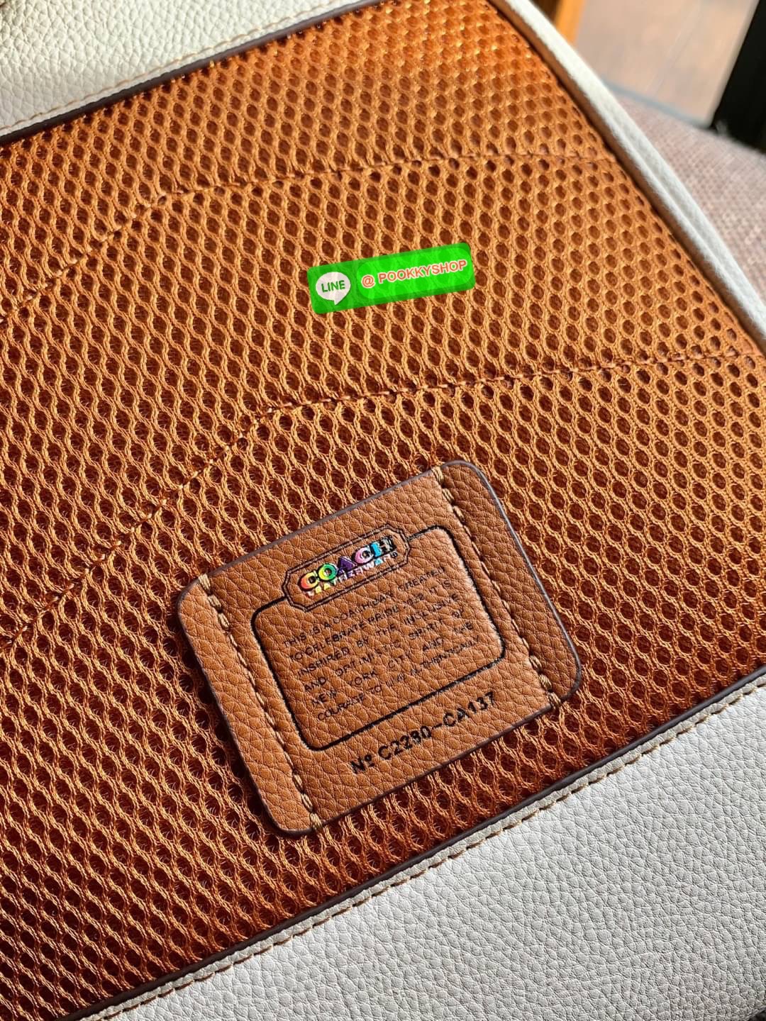 COACH CHARER BACKPACK WITH PATCHES ((CA137)) 🌈หลงรักเธอมากมาย เอาอะไรมาแลกก็ไม่ยอมจ้า🥱 ❣️กระเป๋าสะพายแบบมรหูหิ้ว วัสดุหนังแท้อย่างดี ลายหนังสวยมากๆ ละมุนมือมากๆค่ะ ❣️รุ่นนี้สามารถสะพายแบบเป้ได้//สะพายเฉียงด้านหลังได้//คาดมาด้