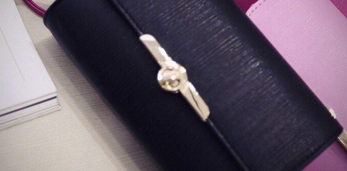 กระเป๋าสตางค์ กระเป๋าคลัชมือ กระเป๋าสะพายข้าง สีดำ เนื้อสวย เรียบหรู คุณหนูมากๆคะ size :ยาว19*สูง12*หนา 6cm