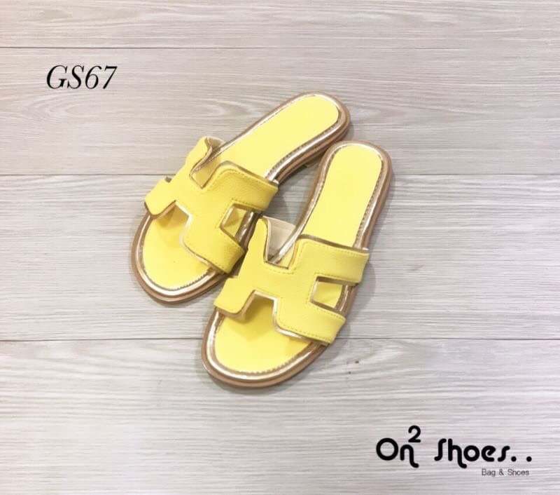 Hermes sandal new leather ช่วงนี้แม่ค้าก็จะจัดแตะมาให้ถี่ๆหน่อยนะคะ เอาใจสายชิวรุ่นนี้เป็นอีกหนึ่งที่อยากแนะนำคะ แตะหนัง Hermès พื้นปั้มแบรนด์ปั้มสวยตัวอักษรและสัญลักษณ์ชัดเจนคู่นี้งานดีมากเย็บกุ้นขอบเงาทำให้งานดูหรูขึ้น หนังสวยสุดๆไม่อยากให้พลาดคะตัวนี้