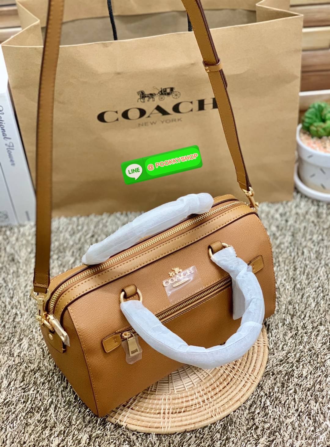 New in!! เข้าแล้วสีที่สาวๆรอคอยกันมานาน ห้ามพลาด COACH ROWAN SATCHEL ((79946)) พร้อมส่ง สิ้นสุดการรอคอย ห้า พลาดค่า! กระเป๋าหิ้ว//คล้องมือ//สะพายข้างได้ หนังแท้ลายหนังสวย ทรงสวย หรูดูผู้ดีมาแต่ไกลเลยค่าา ด้านหน้ามีช่องซิปให้ใส่ของจุกจิก ปากกระเป๋าแบบซิป ภ