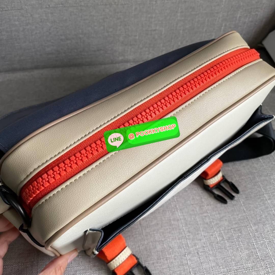 COACH TRACK CROSSBODY IN COLORBLOCK SIGNATURE CANVAS WITH COACH PATCH (C6657) 🛍🛍กระเป๋าสะพายทรงแมสเซ็นเจอร์ ทรงสวยรุ่นที่ต้องมีติดตัวคะหนุ่มๆ จุของได้เยอะมากแบ่งเป็นสัดเป็นส่วน วัสดุหนังแคนวาสสลับหนังแท้ กระเป๋ามีตัว ล็อค มีซิปด้านใน ด้านห