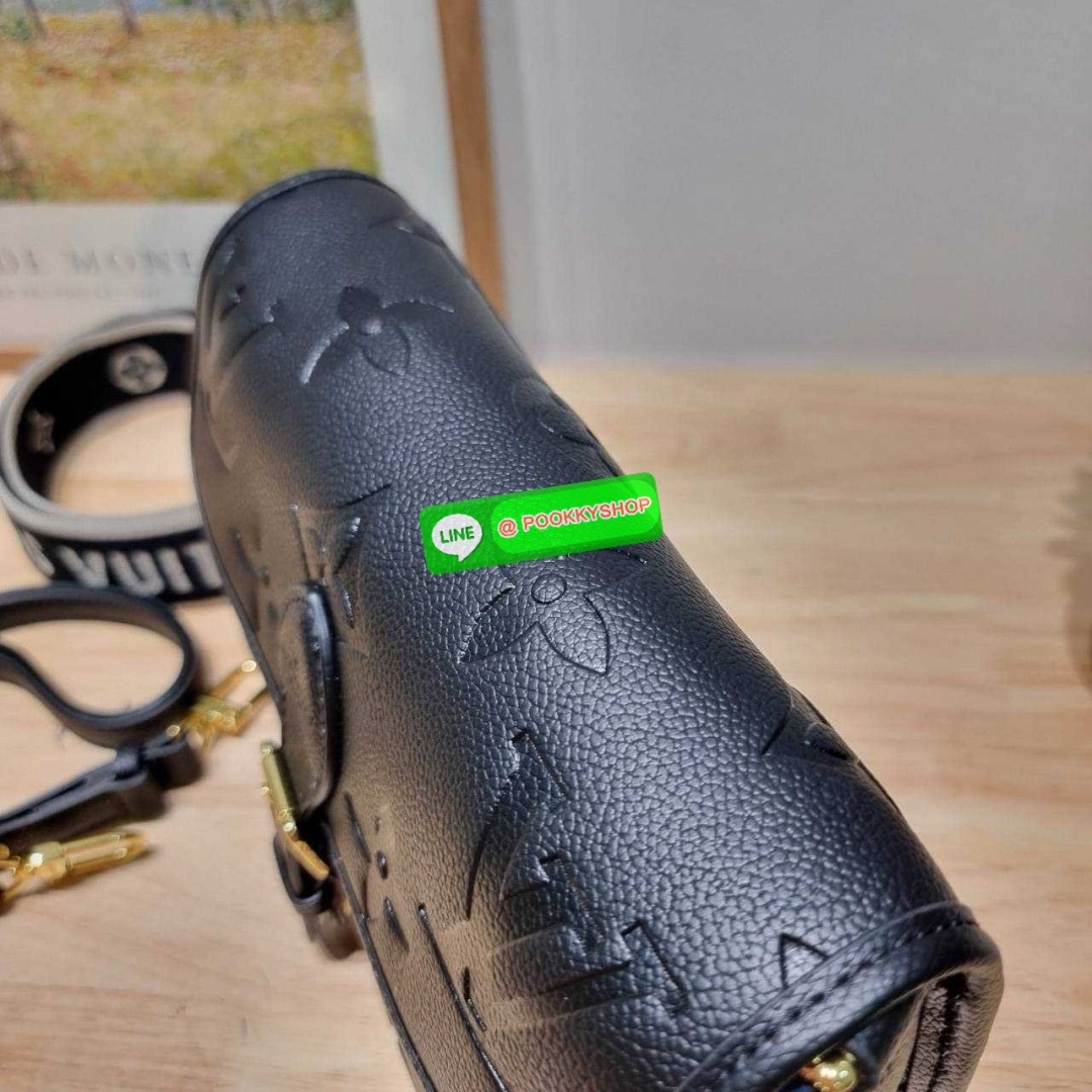 LV diane monogram empreinte bag 🔆 Details กระเป๋ามัลติฟังก์ชั่นสุดคุ้มจากเคาน์เตอร์ dutyfree ที่ดีไซน์ออกมาได้น่ารักน่าใช้มากๆ มีสายมาให้ถึง 2 แบบ สายหนังคล้องไหล่ได้ ปรับสะพายข้างได้ และสายสปอร์ตครอสบอดี้ได้ สวยลูกคุณหนูมากๆ ปรับเปลี่ยนใช้ตามลุคแ