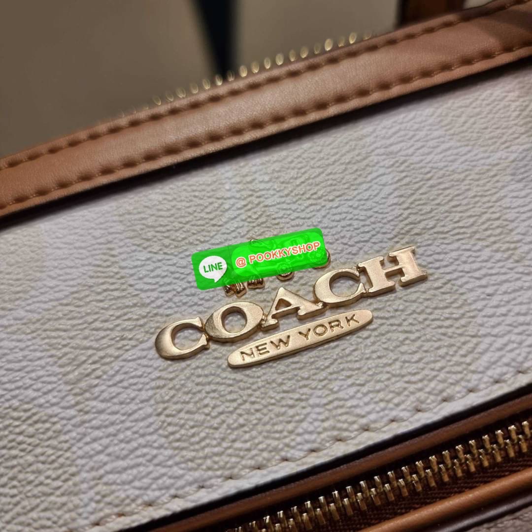 COACH CA149 ROWAN SATCHEL IN BLOCKED SIGNATURE CANVAS สีเข้าใหม่ตัวท็อปอีกหนึ่งรุ่น กับกระเป๋าทรงหมอน ดีไซน์คัลเลอร์บล็อค โทนสีตัดกันอย่างลงตัว ใช้งานง่าย ตอบโจทย์ทุกลุค ทุกสไตล์ มาพร้อมหูจับในตัว และสายครอสบอดี้ วัสดุหนังแคนวาสสลับหนังแท้ มีซิปด้านหน้า แ