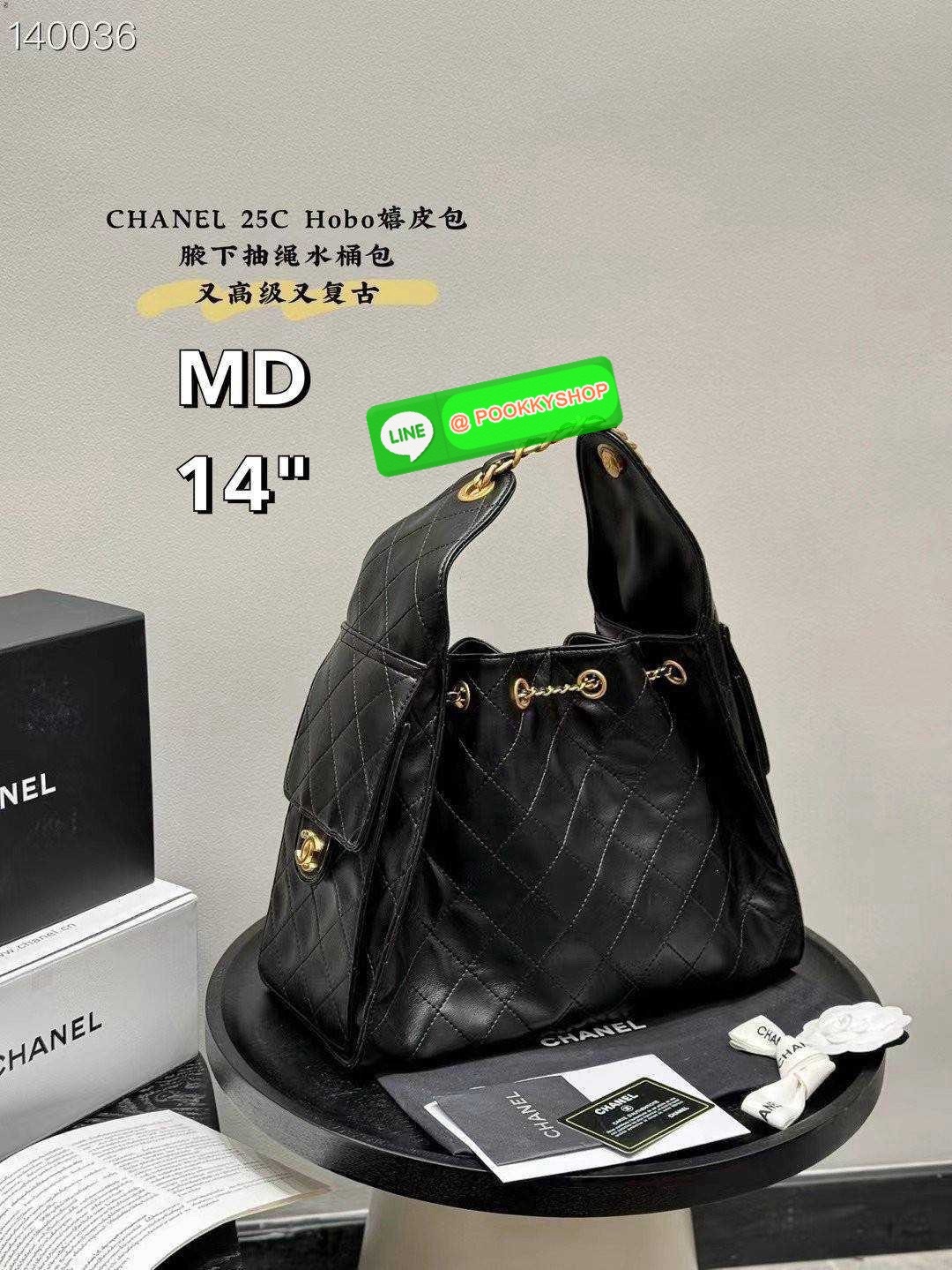 CHANEL 25 Medium Handbag กระเป๋าสะพายทรงโฮโบใบใหญ่ คอลใหม่ล่าสุด ต้อนรับฤดูกาล SPRING-SUMMER 2025 รูปทรงใช้งานได้จริง จุของได้ ถือเก๋ๆ เอวี่เดย์ลุค บอกเลยว่าดีไซน์เก๋มาก สาวๆ เตรียมพุ่งตัวก่อนใครได้เลย ราคาสุดคุ้มที่นี่ที่เดียวค่า