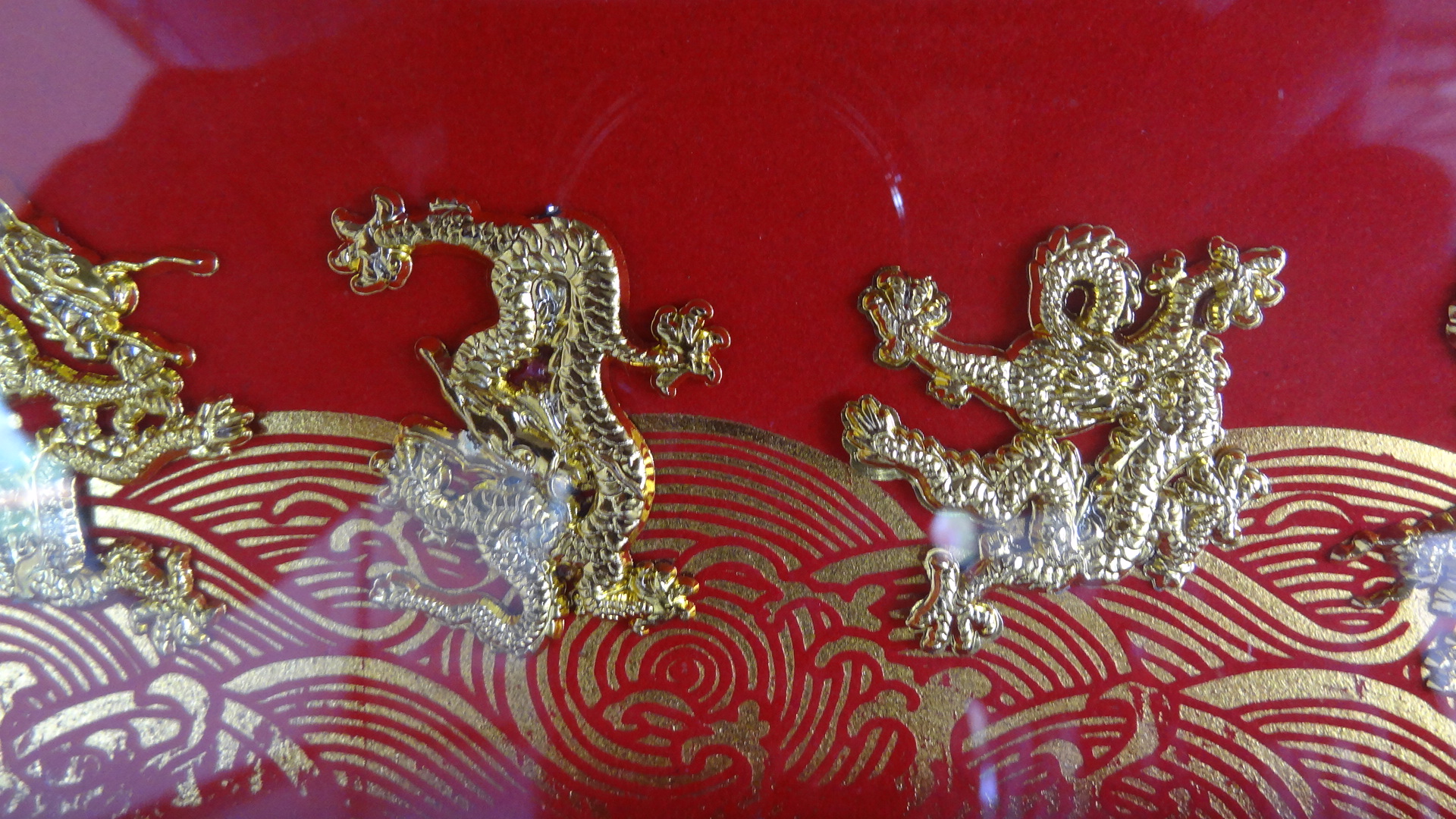 กรอบรูป รูป 9 มังกร กรอบทองเค ขนาดกว้าง 13 นิ้ว สูง 7 นิ้ว