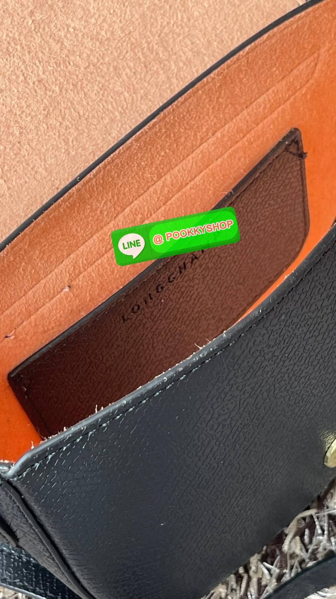 💕Longchamp Epure Crossbody Bag ด้วยรูปแบบที่ชวนให้นึกถึงฝาพับของ Le Pliage กระเป๋าสะพายข้างขนาดเล็กใบนี้มีทั้งความอ่อนเยาว์และความเป็นผู้หญิงในเสน่ห์ของมัน โดดเด่นด้วยรูปทรงกระเป๋าแบบอานม้า ยกย่องให้กับตำนานนักขี่ม้าของ Longchamp EPURE สายสะพายซึ่