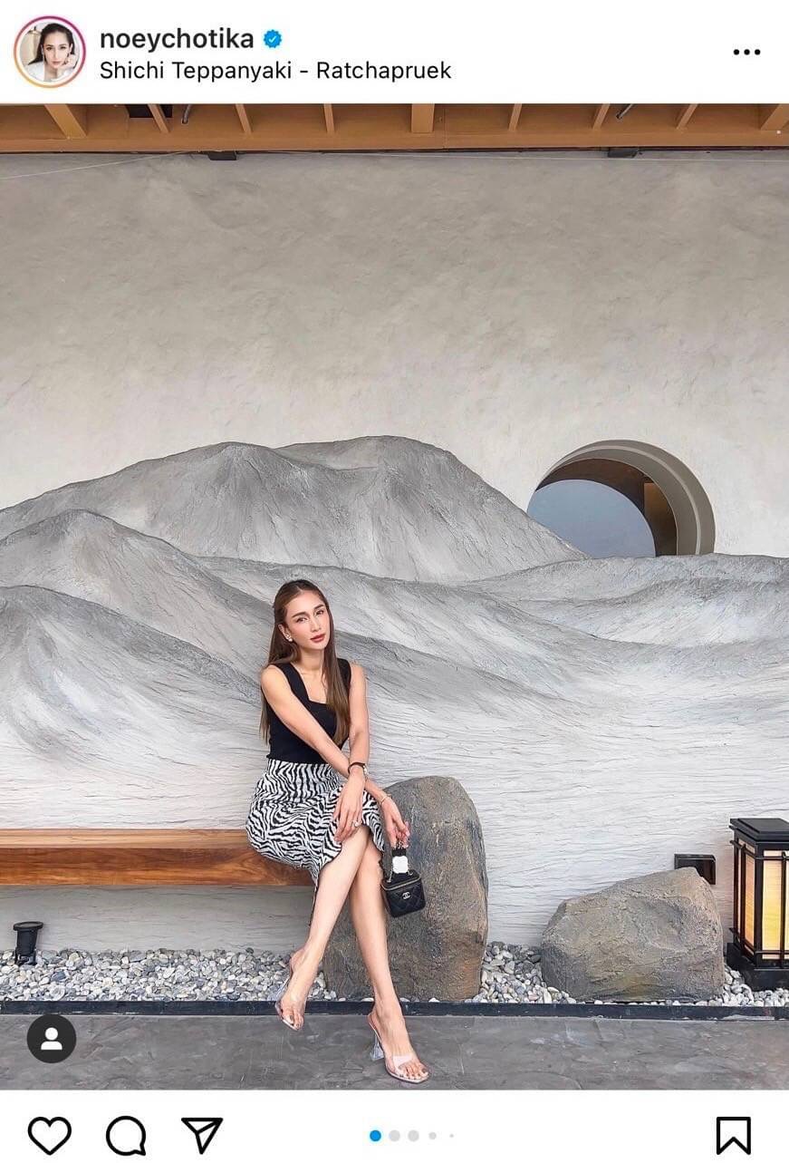 พร้อมส่ง แบบที่คุณอั้ม คุณเนย และดารา หลายท่านใส่เยอะมาก รองเท้าส้นสูง งานส้นแก้ว ทรงแชมเปญ เกรดพรีเมี่ยม แข็งแรง และสวยมากก ความสูง 4.5 นิ้ว ทรงสวม ซีลีโคนใส นิ่มมากไม่บาดเท้า งานคุณภาพ เกรดAAA สัมผัสนุ่ม งานตัวจริงสวยมาก ใส่ไปออกงาน หรือใส่เกินเที่ยว ก็