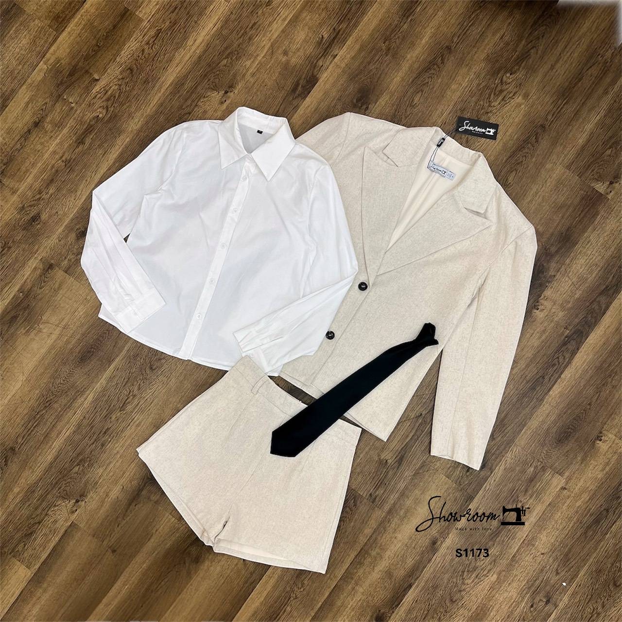 ชุดเซทแฟชั่น Korea suit set เกาหลีเกาใจไม่ไหว กับเซ็ตสูทที่จัดกันมาเต็มๆแบบ 4in1