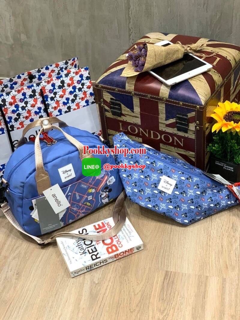 ANELLO กระเป๋าสะพายข้าง SHOULDER MINI DISNEY X ANELLO รุ่นDT-G009 กระเป๋าสะพายข้างรุ่นใหม่จากDisney x anello ซีรีย์ Let's travel with Mickey ซีซั่น 2 คอลเลคชั่นใหม่ที่มีการนำทั้ง 5 ประเทศ เอาสถานที่มาวางบนตัวกระเป๋าและมีตัวการ์ตูนสุดคลาสสิคอย่าง Mick