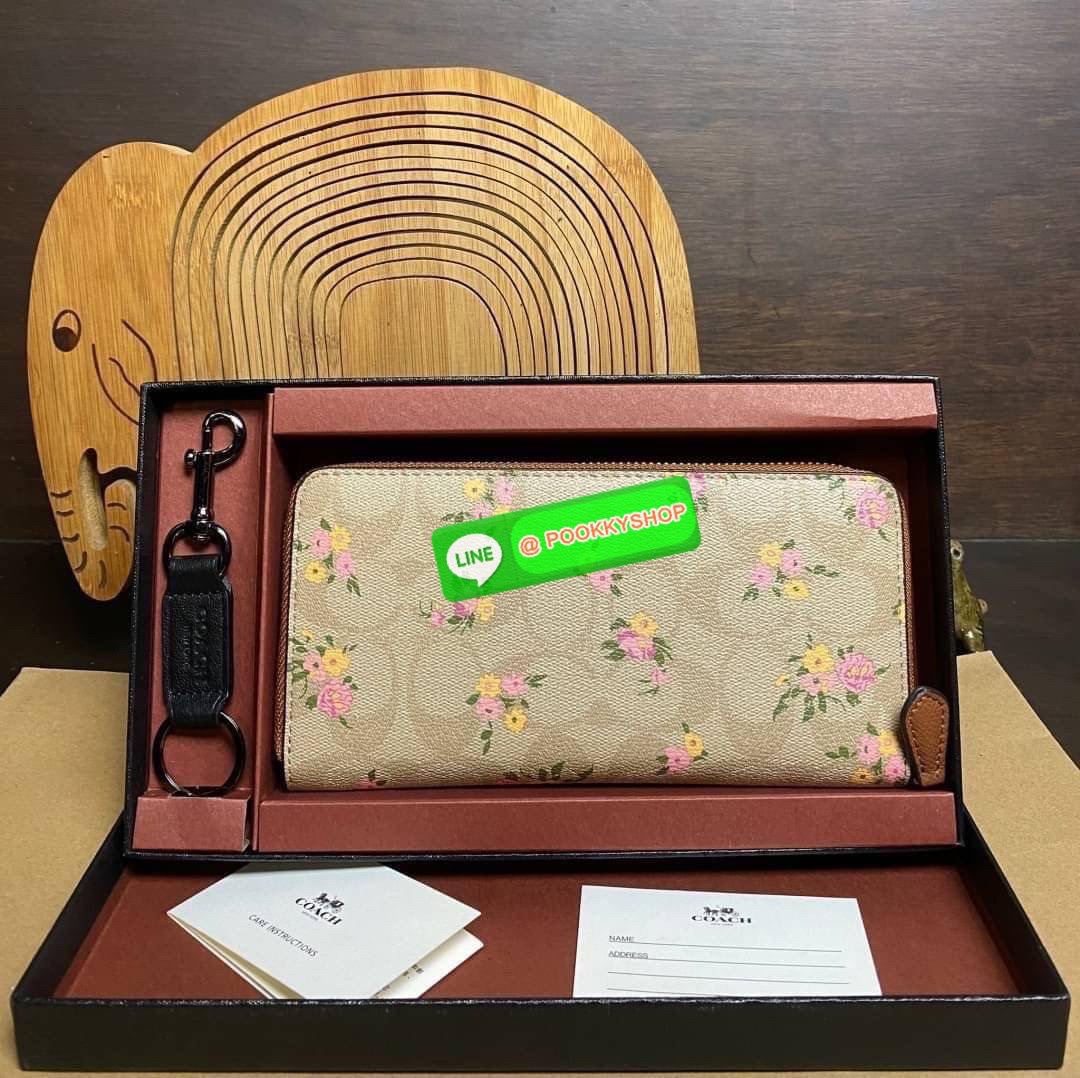 พร้อมส่ง 📌อุปกรณ์มาพร้อมกล่อง/แคร์การ์ด/ถุงกระดาษ/พวงกุญแจ COACH ACCORDION ZIP WALLET IN SIGNATURE CANVAS กระเป๋าสตางค์ใบยาว ซิปรอบ ใช้งานง่าย ด้วยฟังค์ชั้น ด้านใน ใส่บัตรได้จุใจ มีช่องซิปใส่เหรียญตรงกลาง โดนใจหลายๆคนไปเรียบร้อยและคลาสสิค เรียบหรู