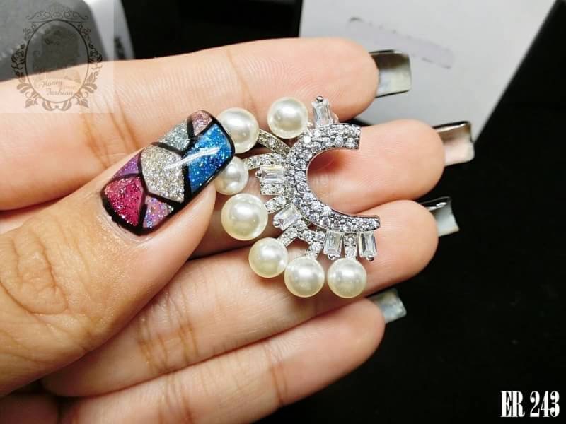 ❤️MirrorHi end Quality❤️ ดาราใส่กันเยอะมาก Diamond with Pearl earring ต่างหูเพชรฝังแท้ ประดับมุก มีลูกเล่นที่เพชรเม็ดเล็กสลับเพชรเหลี่ยม งานละเอียดสุดๆ ฝังแบบไมโครเซตติ้ง เพชรแน่นๆเพชรสวยเป๊ะทุกจุด มุกเสมือนแท้มีความเงางามงานสวยมากแน่นอนค่ะ