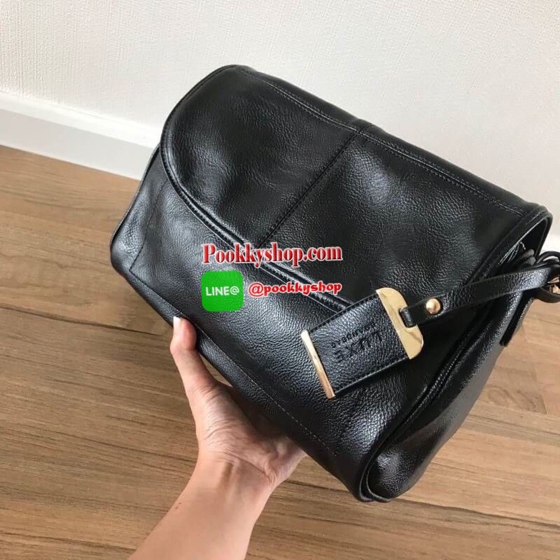 LUXE อีกหนึ่งรุ่นที่ขายดีมากๆ กับช่องการใช้งานที่รับรองว่าถูกใจค่ะ Regular city bag มาพร้อมสายสะพาย 2 เส้น สายสั้นบุนุ่มไหล่ สะพายแล้วไม่ปวด สายยาวปรับระดับได้ มาพร้อมช่องใช้งานที่จัดระเบียบของอย่างดี หนังเป็นทรงตั้งได้