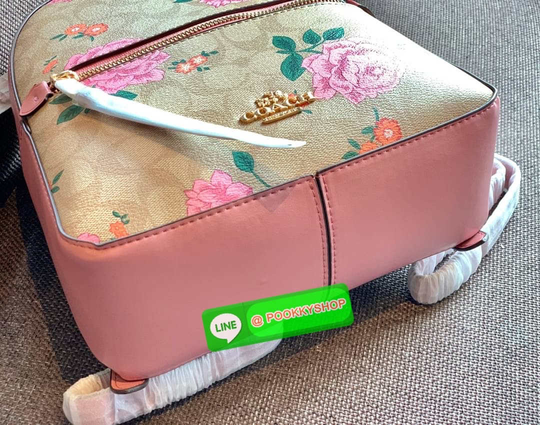 NEW IN! COACH JORDYN BACKPACK ((C1804//3011)) ไม่มียังไงไหว ต้องบอกว่าน้องสวยมากๆค่า! กระเป๋าสะพายหลังแบบมีหูหิ้ว หนังแแท้สวยค่ะ ❤️ทั้งใบปริ้นลายดอกไม้ สวยเด่ด สะดุดตาเลยทีเดียวค่ะ ด้านหน้ามีช่องซิปใส่มือถือหรือของจุกจิกลงไปได้ค่ะ เปิด-ปิดกระเป๋าแบ