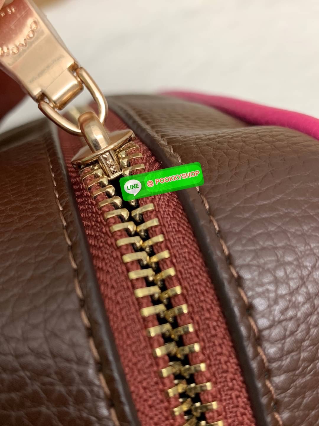 New arrival! 🌈รุ่นใหม่ห้ามพลาดค่ะ! Coach Dempsey Camera Bag In Signature Jacquard With Stripe And Coach Patch ((1912)) พร้อมส่งที่ไทย! กระเป๋าสะพายครอสบอดี้ร์กรือสะพายข้างได้ วัสดุJacquard+หนังแท้ สวยงามมากๆค่ะ ด้านหน้ามีป้ายวงกลมหนังโลโก้แบรนด์ เ