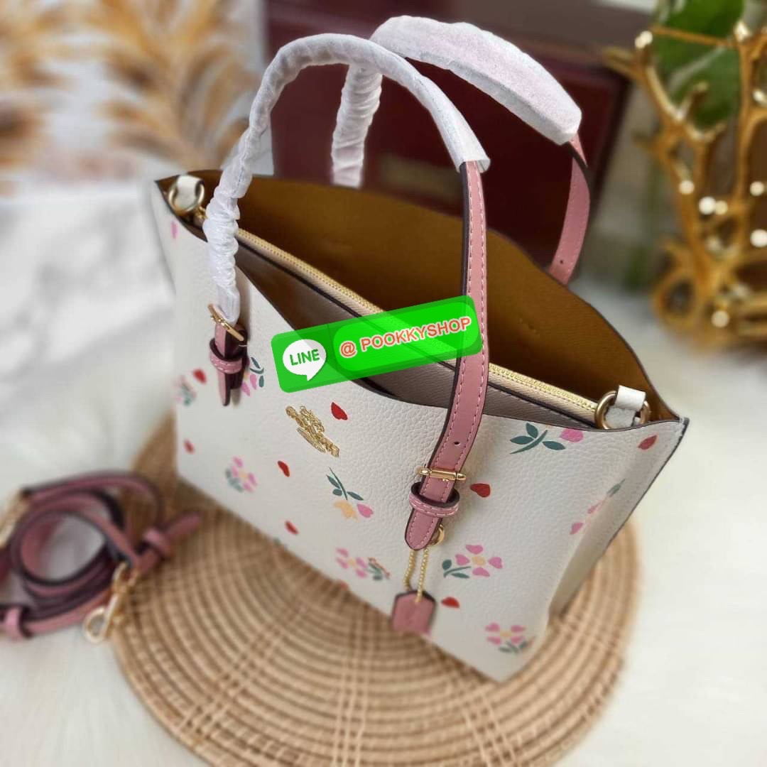 NEW IN!! น่ารัก วางไม่ลงอีกแล้ว COACH MOLLIE TOTE 25 (COACH C4084) กระเป๋าถือ สะพาย รุ่นฮิต ปริ้นลายดอกหัวใจมินิ ขนาดเหมาะมือ มีสายสะพายยาว ถอดและปรับระดับได้ วัสดุหนัง crossgrain ขึ้นทรงสวย ด้านในโล้ง มีช่องซิปตรงกลางแยก **🔸️รุ่นนี้ใครถือก็สวย ใช