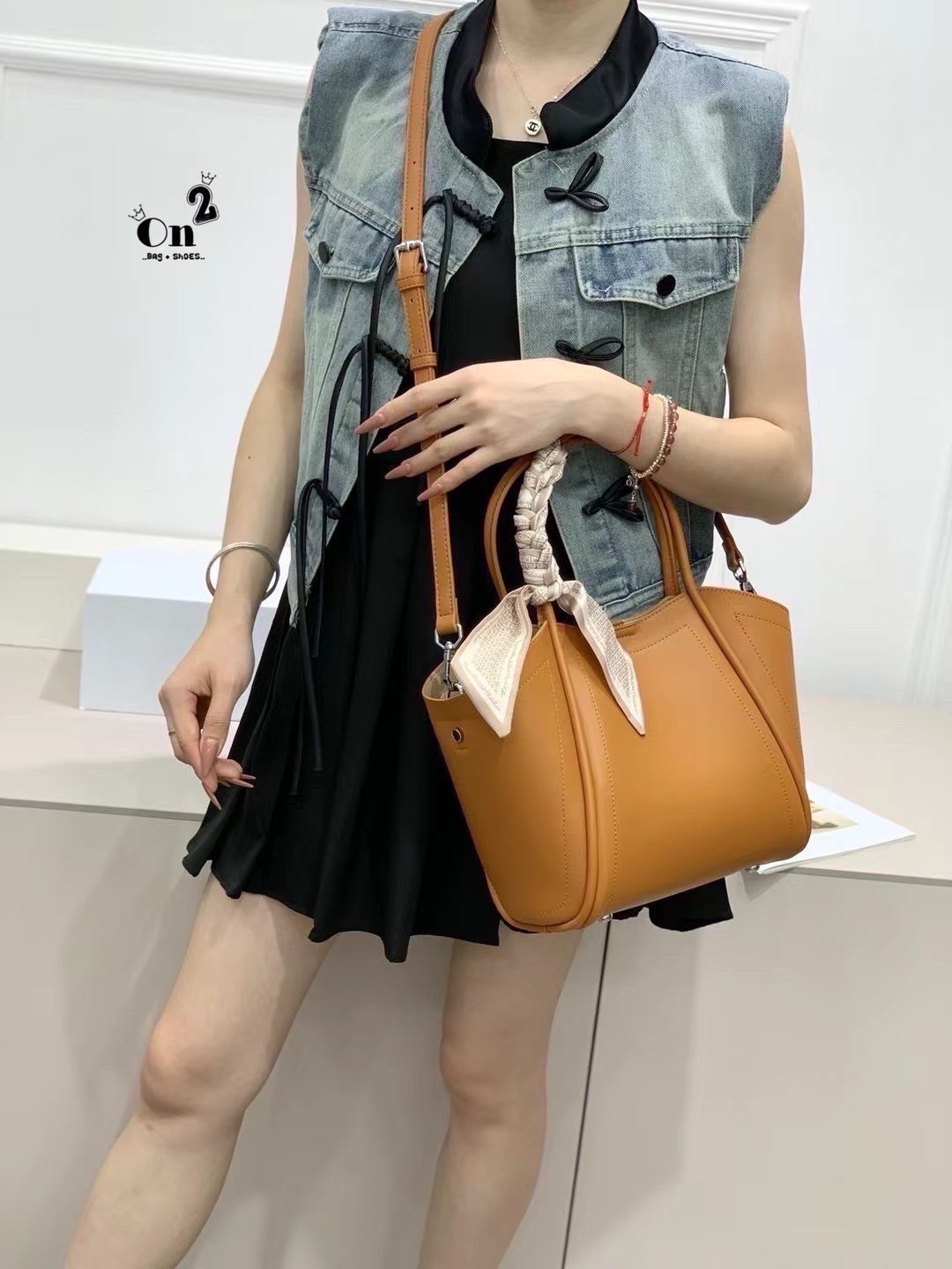 📣 Classic Working PU Bag 🔥 ▪️กระเป๋าสะพายไหล่ &สะพายข้าง ประดับริบบิ้น วัสดุเป็นหนัง PU Premium มีสายยาวให้ 1 เส้น ทรงสวยมากก❤️